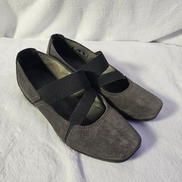 Clarks Collection Haydn Juniper Gray Suede Elastic Strap Mary Jane Shoes Sz 9M - Picture 1 of 7